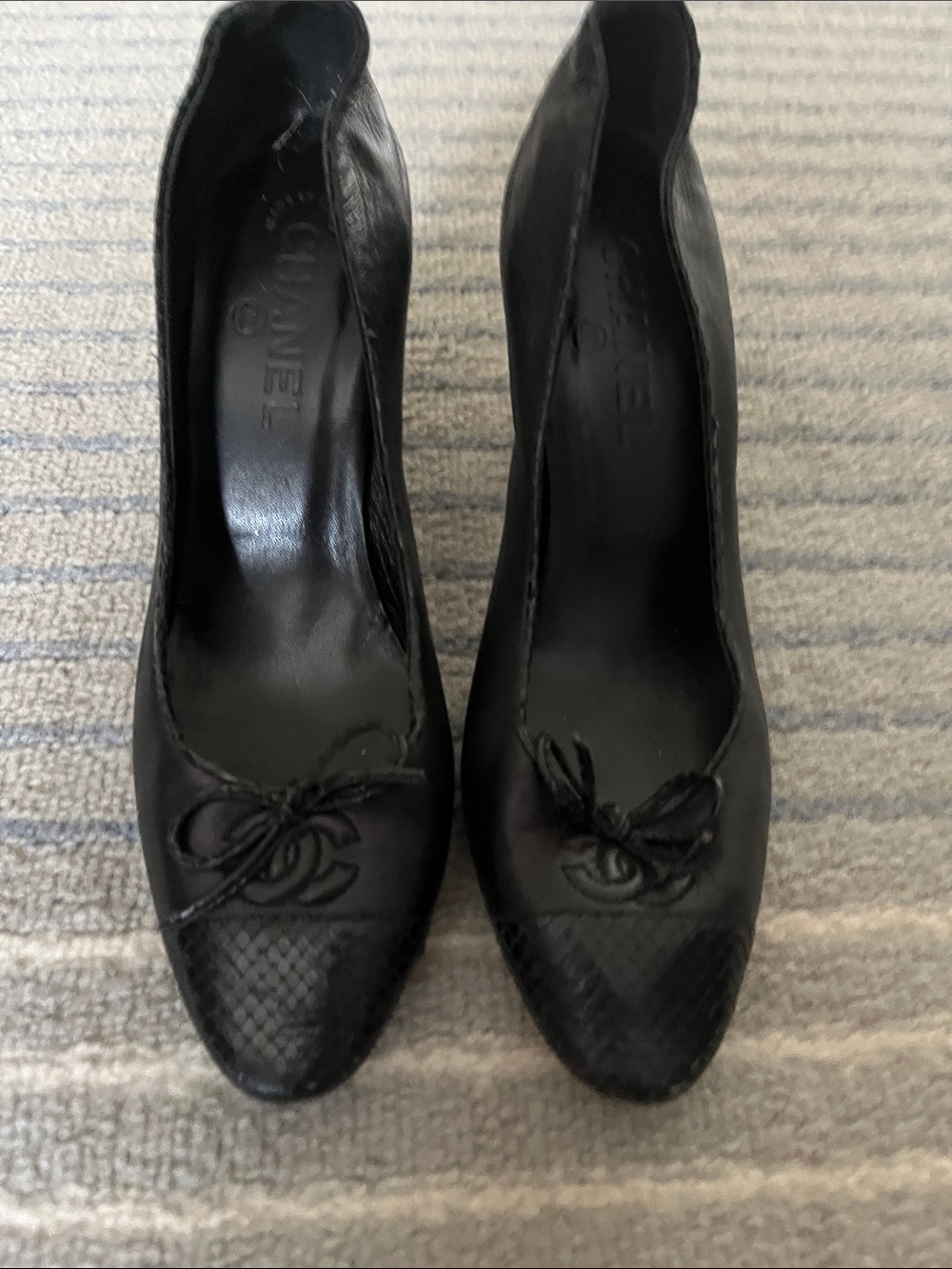 CHANEL Black Leather Cap-Toe Bow Heels